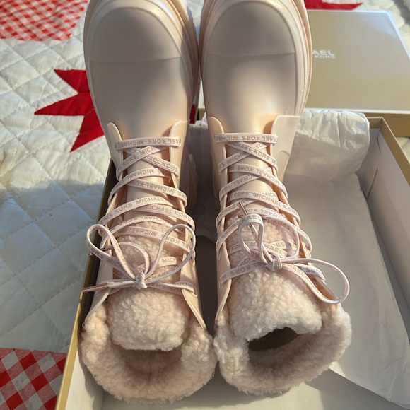 Michael Kors Women's Light Pink Winter Boots - Picture 5 of 7
